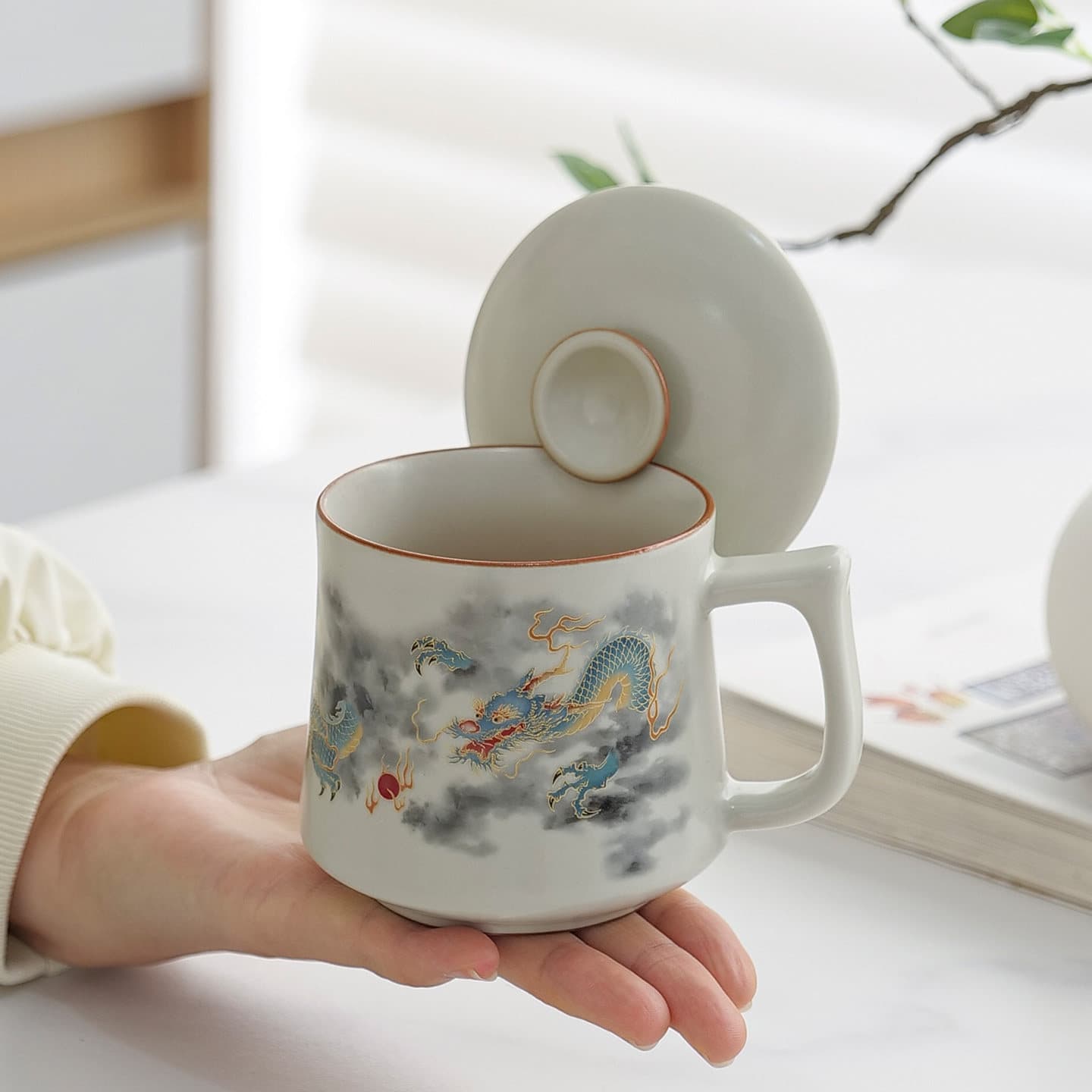 Chinese-style ceramic tea cup for home personal tea brewing, lidded mug, high-end office water cup gift