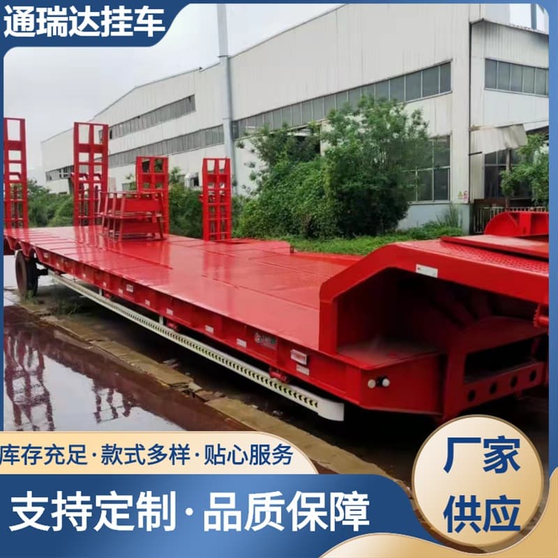 13.75-meter flatbed semi-trailer, Liangshan road paver transport vehicle, heavy-duty truck manufacturer's cargo truck