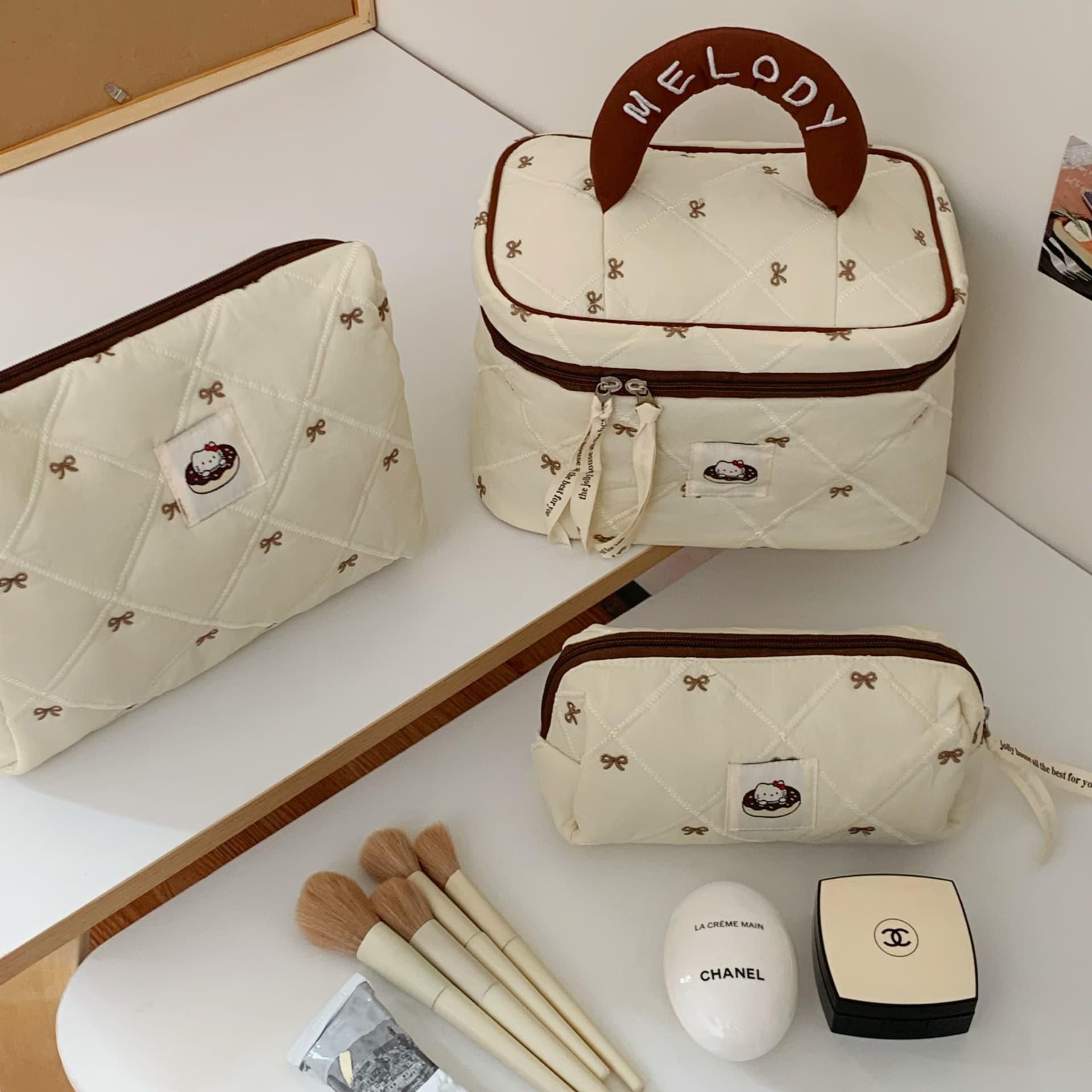 Milk Tea Donut Makeup Bag Women 2025 New High-Fashion Portable Large Capacity Cosmetic Storage Bag Handbag