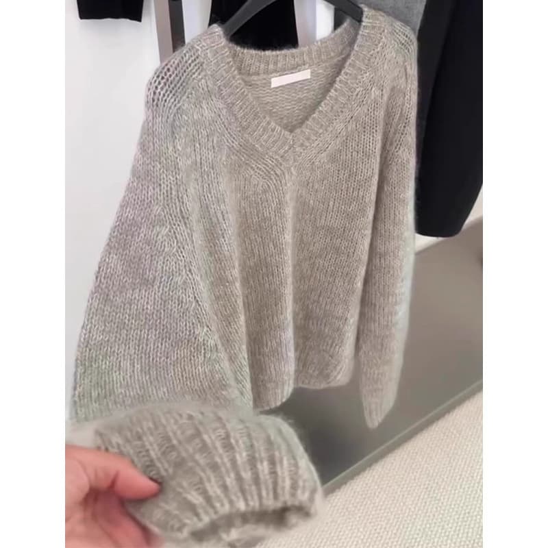 Close your eyes and enter the series! Korean style floral gray V-neck pullover soft waxy loose sweater for women autumn furry sweater