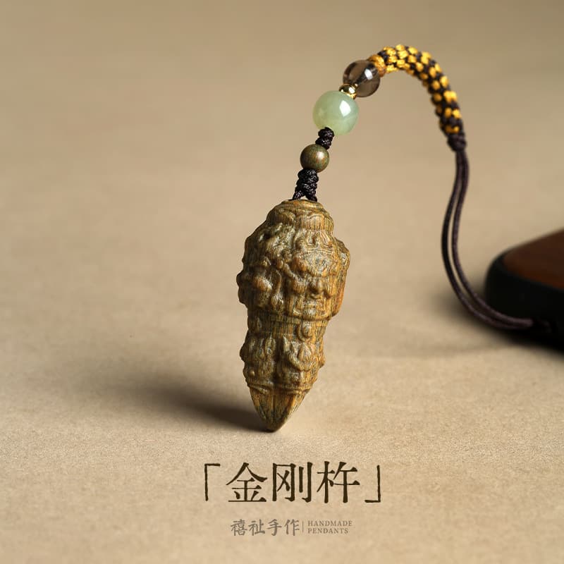 Green sandalwood vajra and hoe pendant, three-sided vajra, mobile phone chain, bag charm, wooden carving pendant, car key pendant.