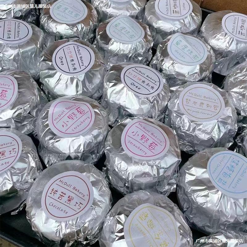 Large macaron, chocolate, hamburger wrapping foil slices in gold/silver, 24*24cm, 30*30cm