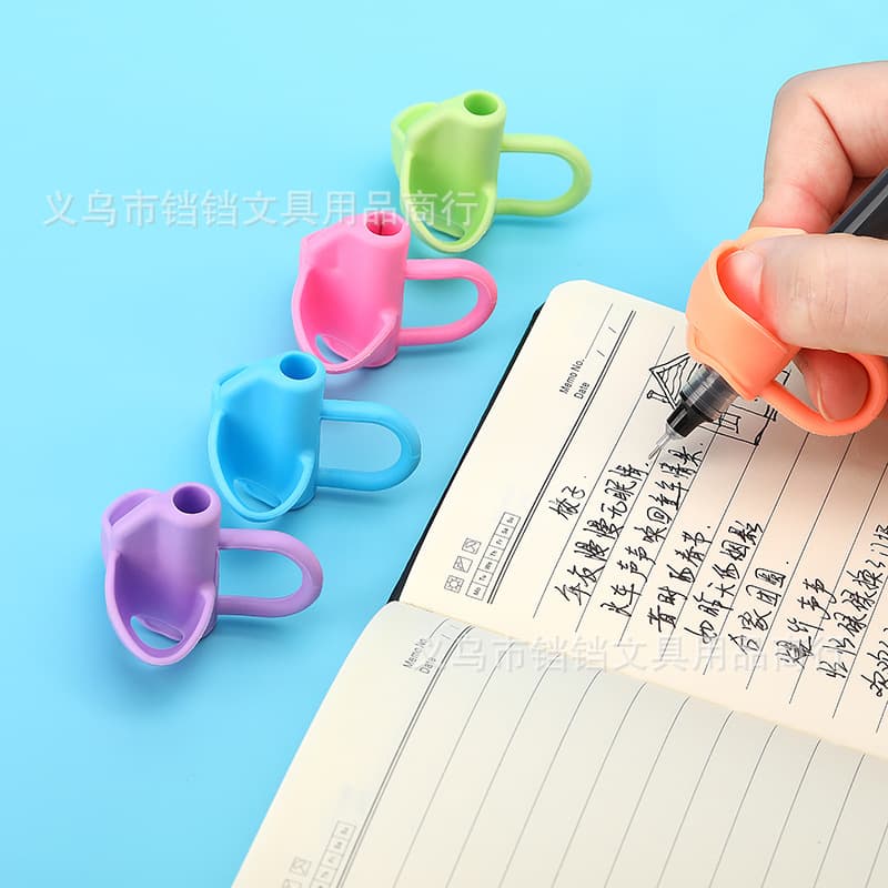 Kindergarten primary school students' writing corrector, beginner's pen holding pen protective cover, writing posture three-finger pen holding device