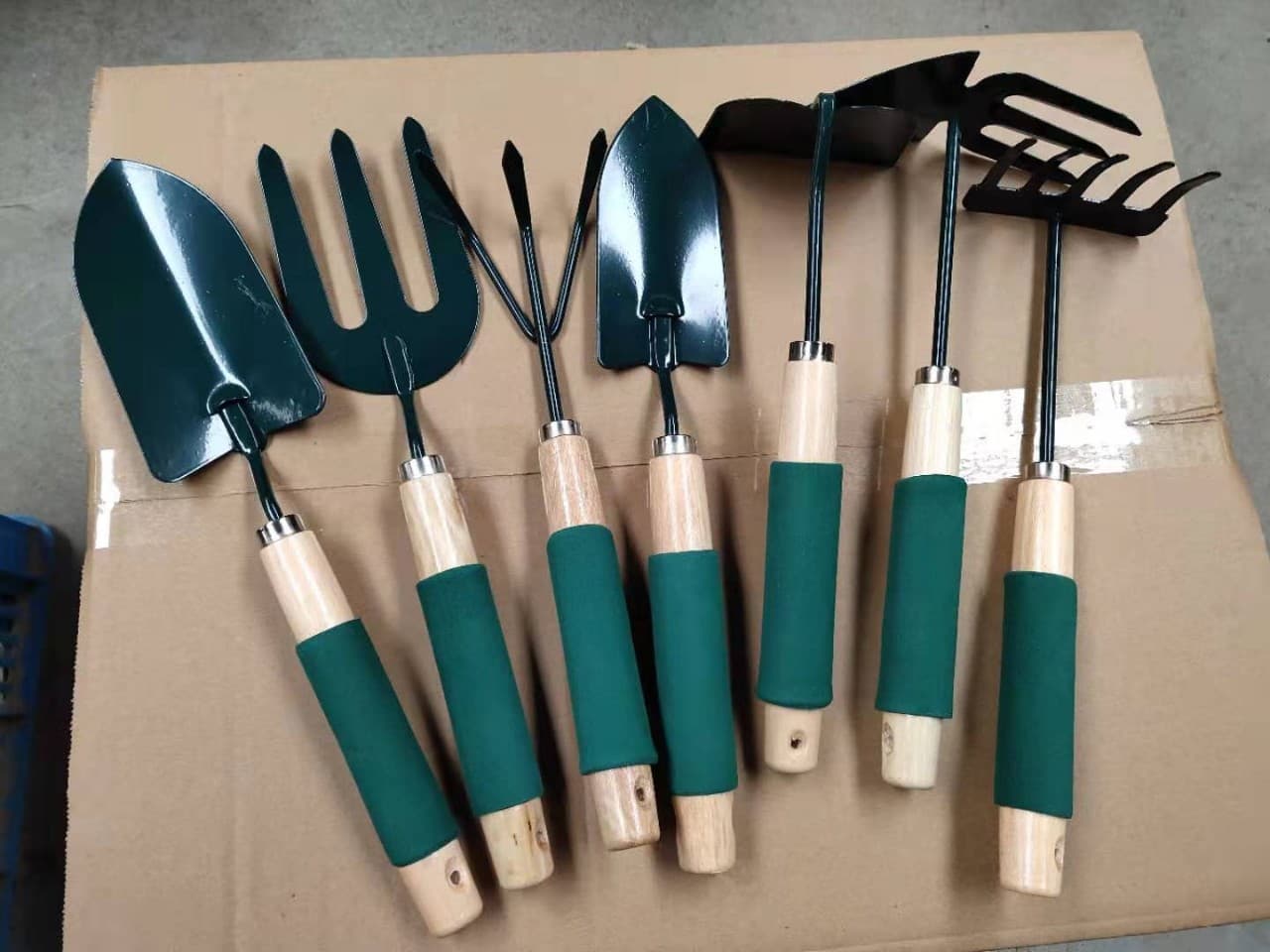 Factory Supply 7-Piece Garden Tool Set with Sponge Handle, Garden Shovel, Three-Prong Cultivator, Dual-Purpose Tool