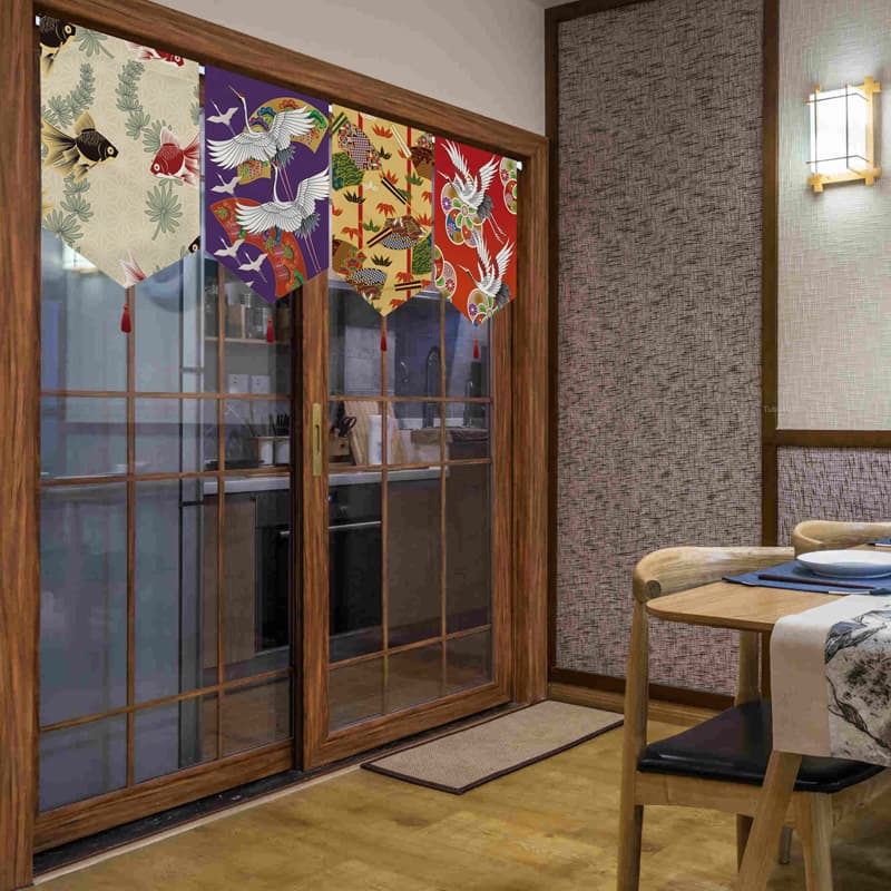 Japanese-style curtains and fabric hanging curtains are available for order. They can be used as partitions for living rooms, kitchens, izakayas, and tea rooms. They are also decorative hanging banners.