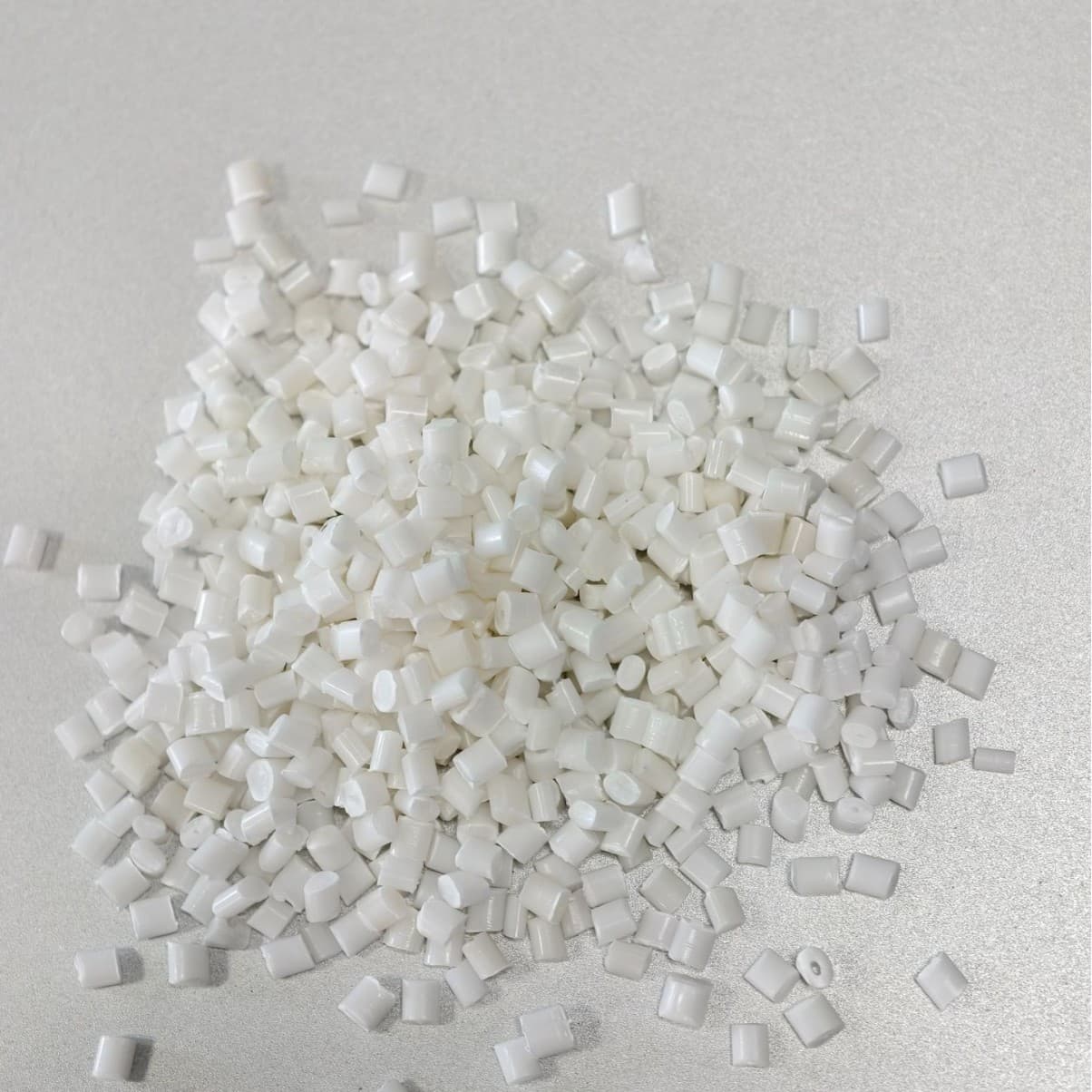 High-efficiency Flame Retardant Masterbatch, Halogen-free/Halogen-containing, Eco-friendly, Heat Resistant, Specialized for PP/PE, Stable and Durable from Reliable Factory