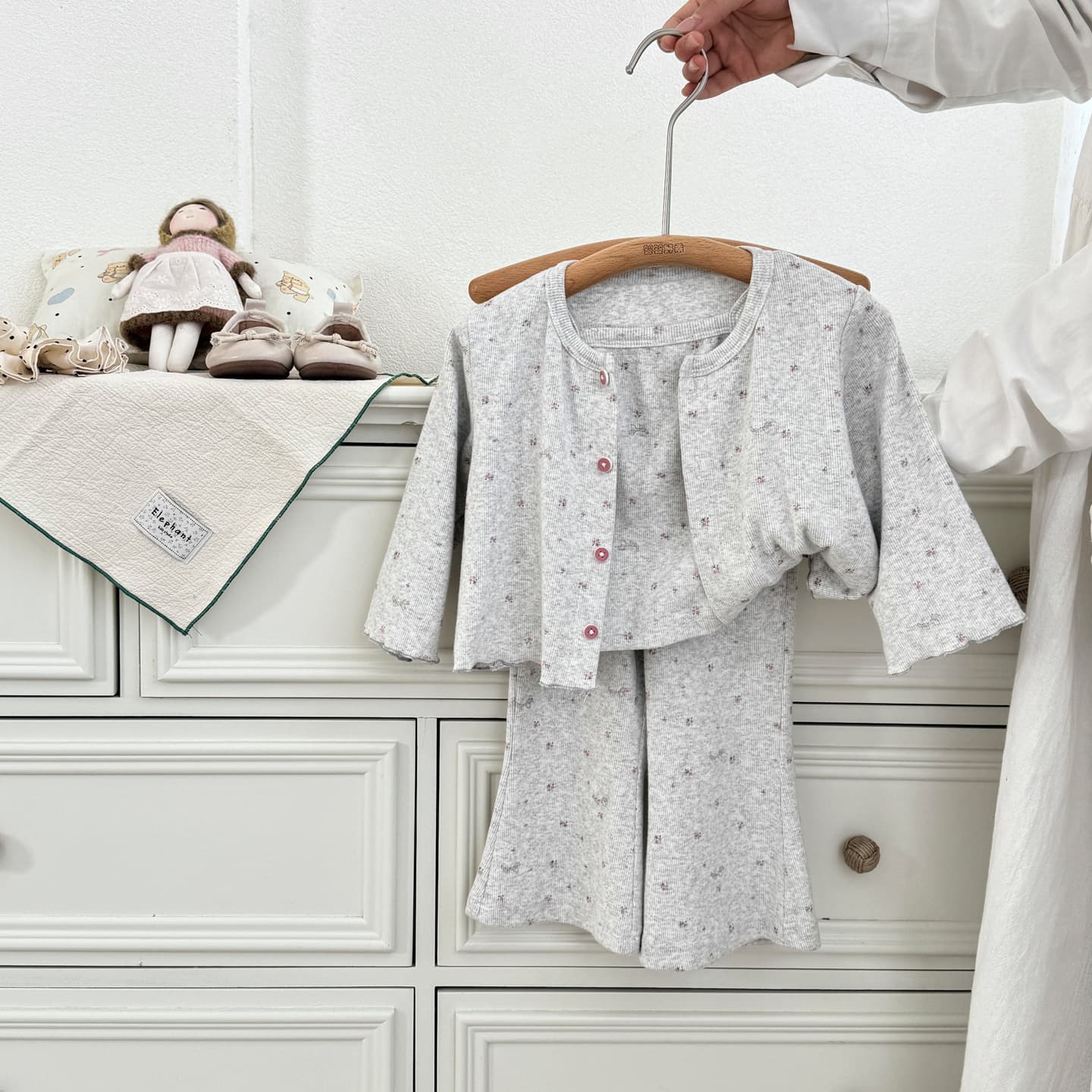 Korean-style Floral 3-Piece Kids Set with Ribbed Ruffle Cardigan, Floral Flare Pants, Soft Children's Outfit