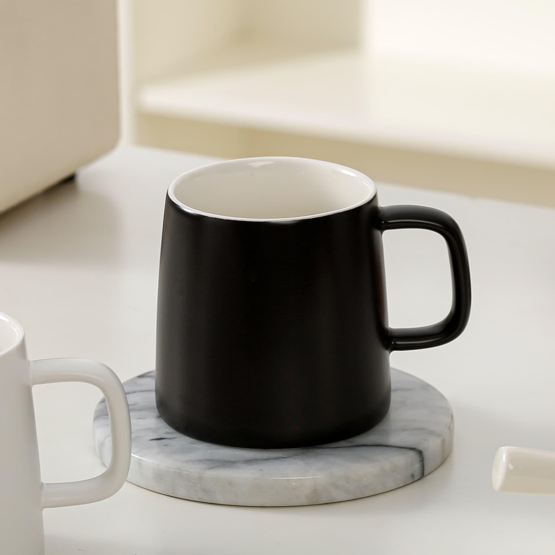 Ceramic cup for hotel rooms, simple black and white drinking cup, coffee cup, office porcelain cup, mug, B&B