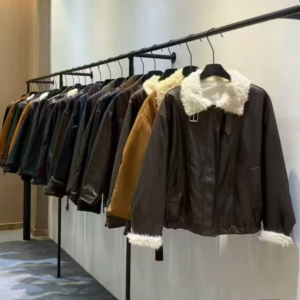New Autumn/Winter Maillard Style Fur-Trimmed Leather Motorcycle Jacket for Women, Retro Loose Fit with Large Lapel, Sheepskin Lambswool Leather Jacket