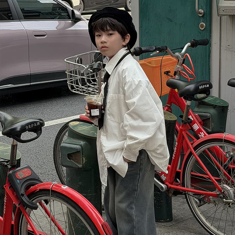 Boys' fleece-lined shirt, 2025 winter new style, fashionable children's tie shirt, Korean style children's clothing, innerwear wholesale.