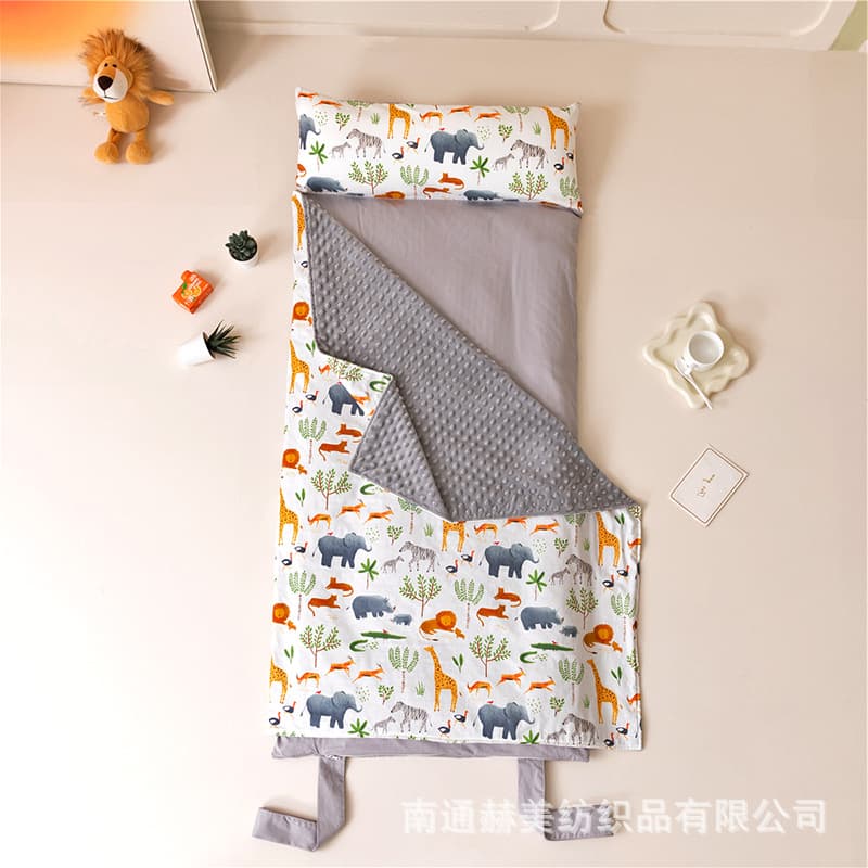 Heme Dot Fleece Summer Camp Mat Blanket, Kindergarten Children's Nap Mat Pad, Open-Type All-Season Spring/Autumn Portable Sleepsack
