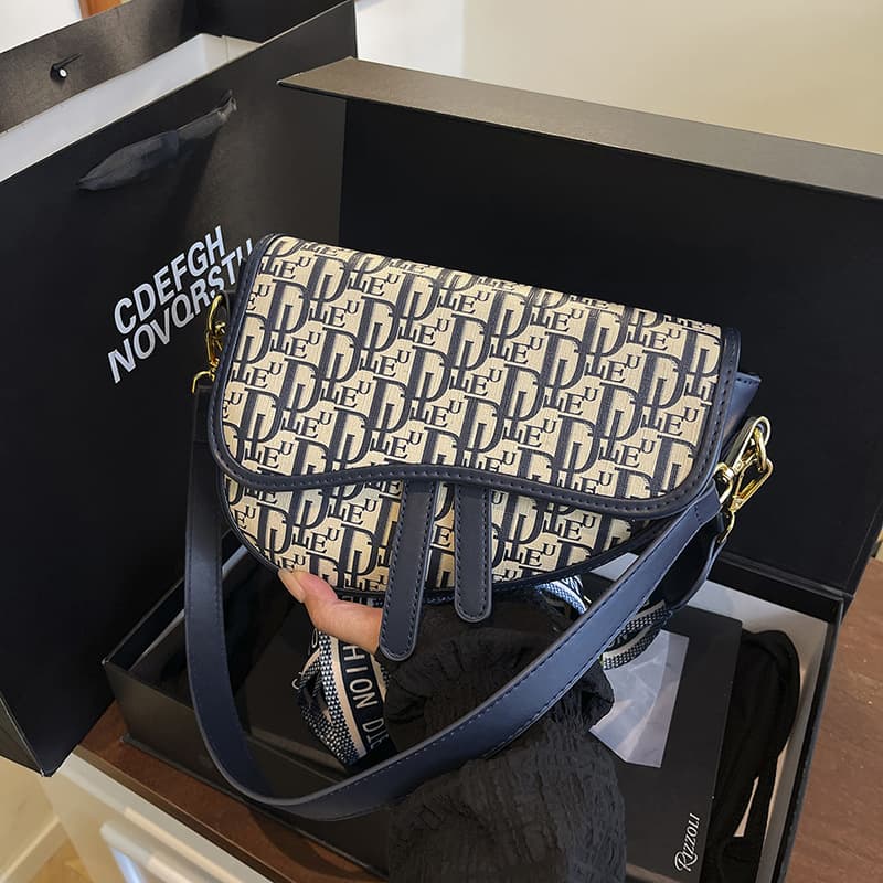 Premium Women's Bag 2026 New Retro Print Niche Saddle Bag Trendy Fashion Versatile Shoulder Crossbody Bag