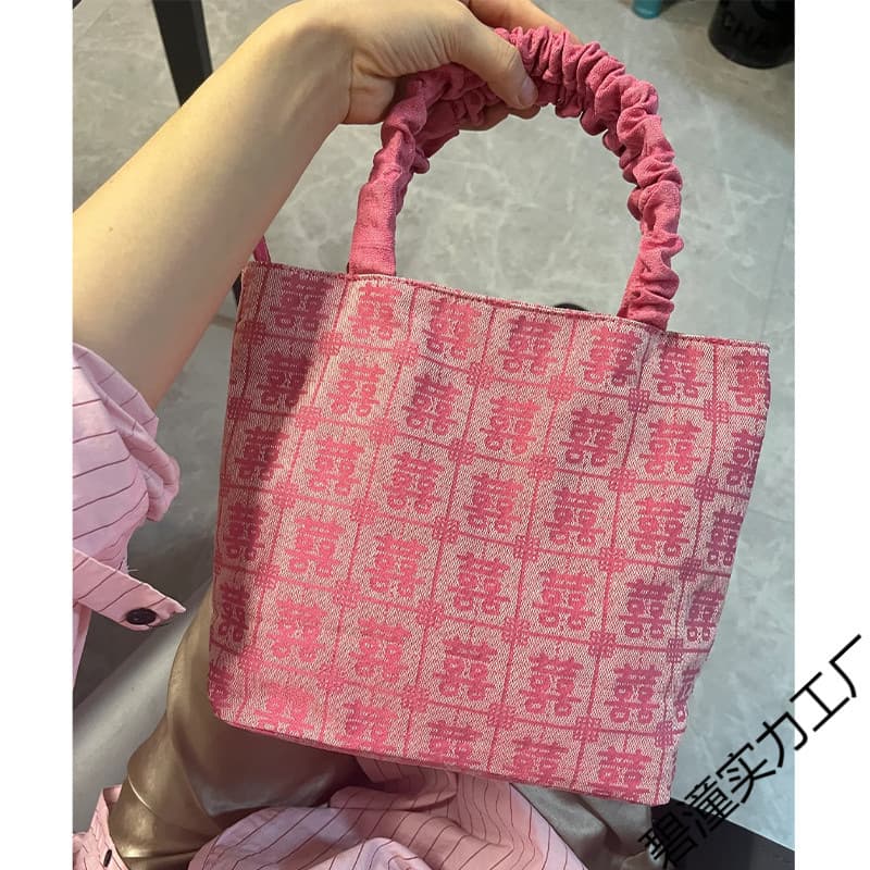 Chinese-style wedding favor bag, portable tote bag with double happiness character, wedding candy box, practical return gift bag