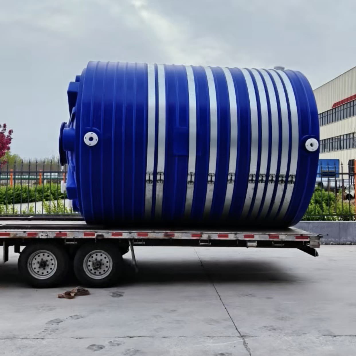 Custom 50-ton plastic storage tank, 30 cubic construction site admixture plastic water tower, 10T thickened vertical rotomolded PE water tank