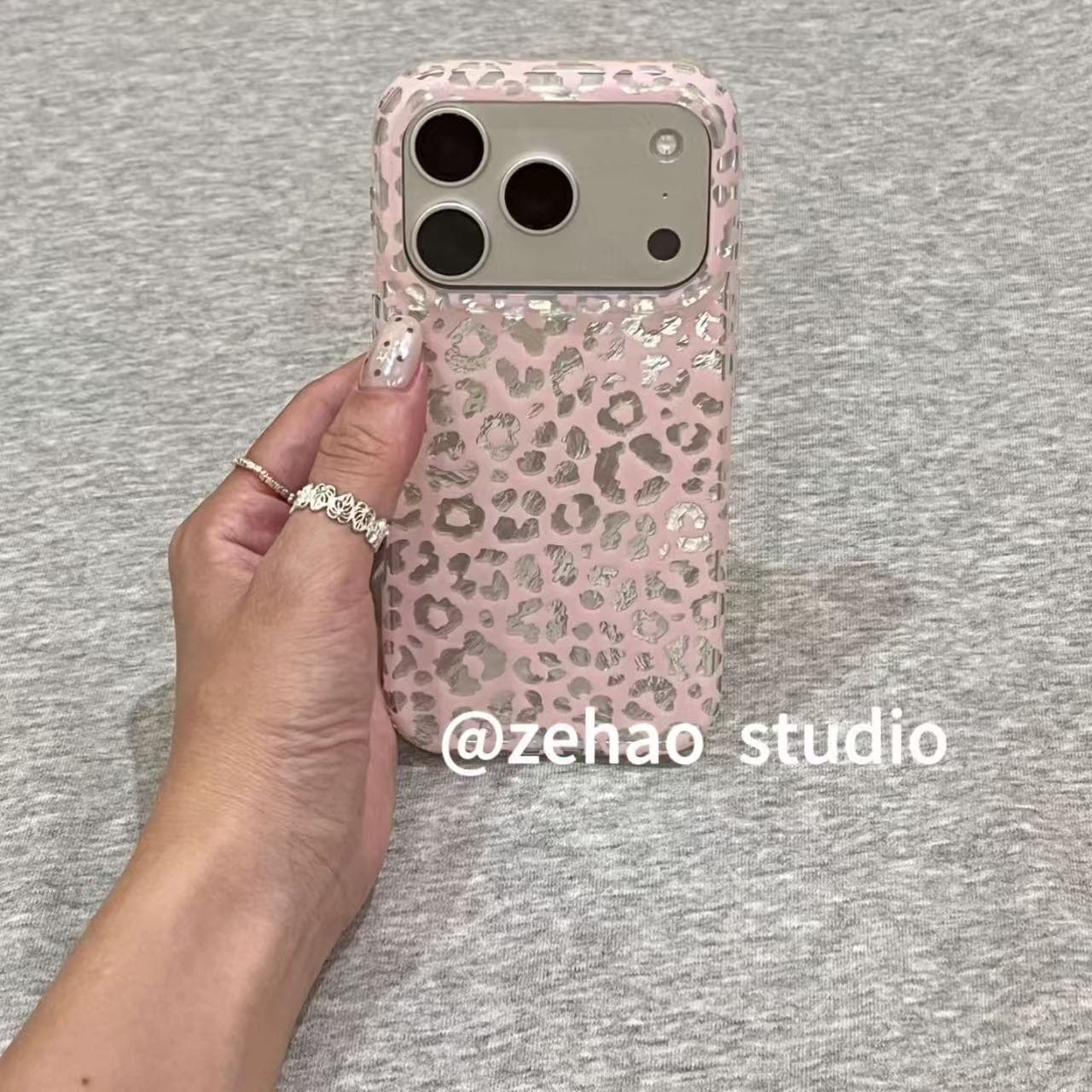 Korean-style foundation full-screen silver shimmer leopard print case for Apple iPhone 17 Pro Max, iPhone 16 Pro protective cover