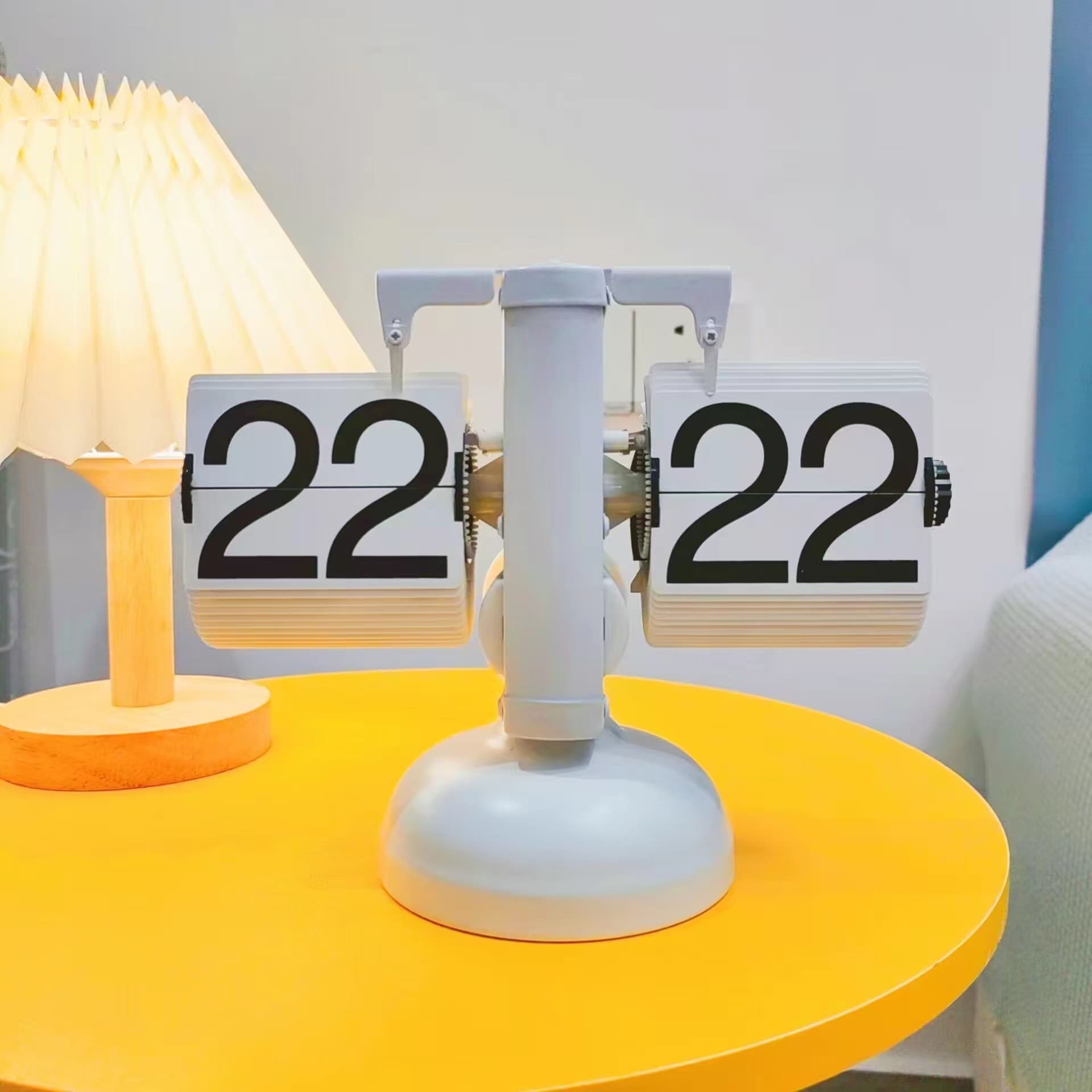 Miaoke Retro Small Balance Automatic Flip Clock Classic European Style Living Room Desktop Clock Craft Single-Legged Clock
