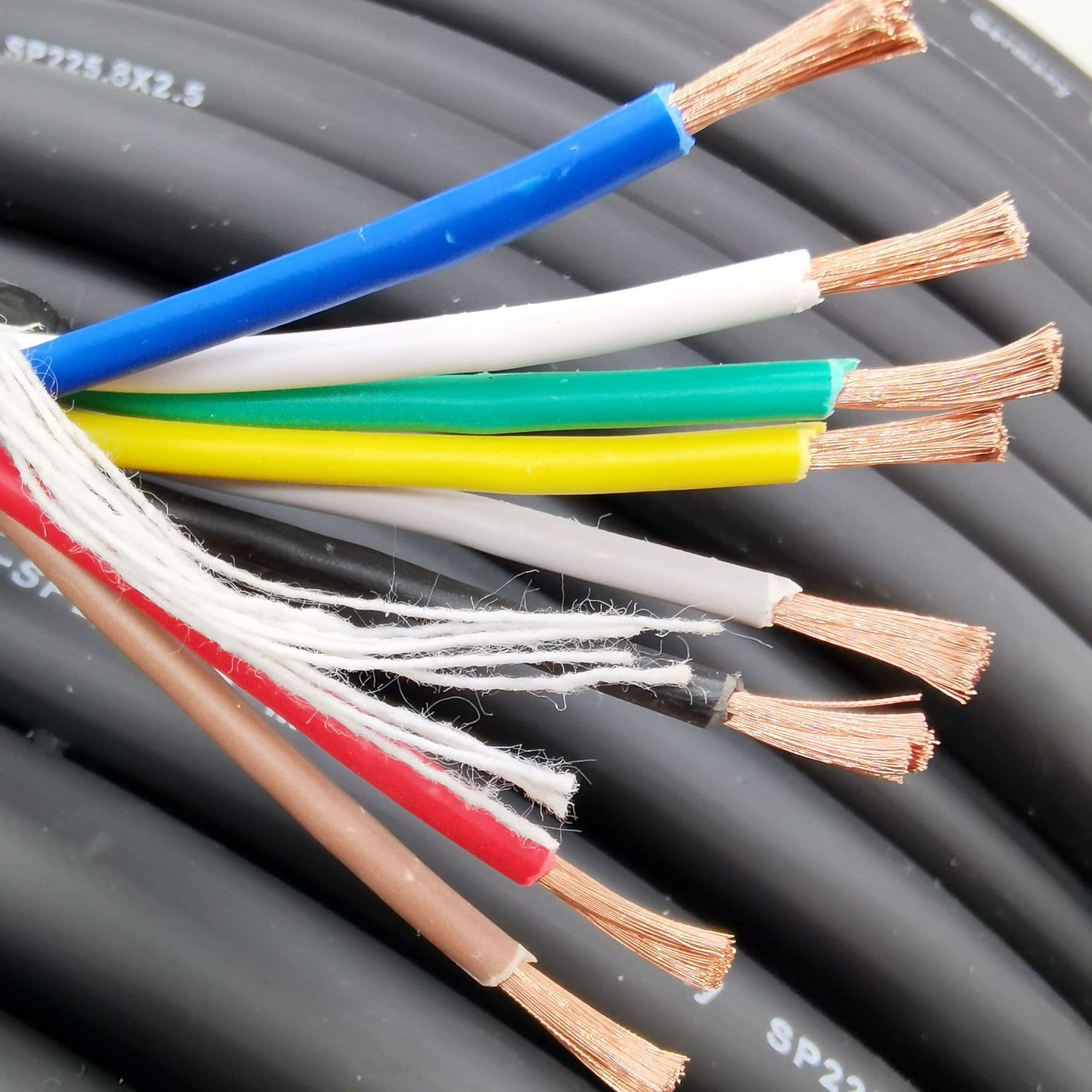 Pure copper 8x2.5 square millimeter sheathed cable, professional audio engineering installation cable, high elasticity and ultra-soft RVV sheathed speaker cable.