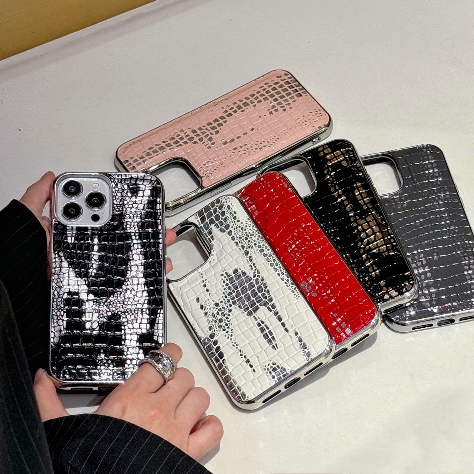 New Snake Skin Pattern iPhone 17 Pro Electroplated Full Coverage Protective Case Compatible with iPhone 14 Phone Case Luxury Case