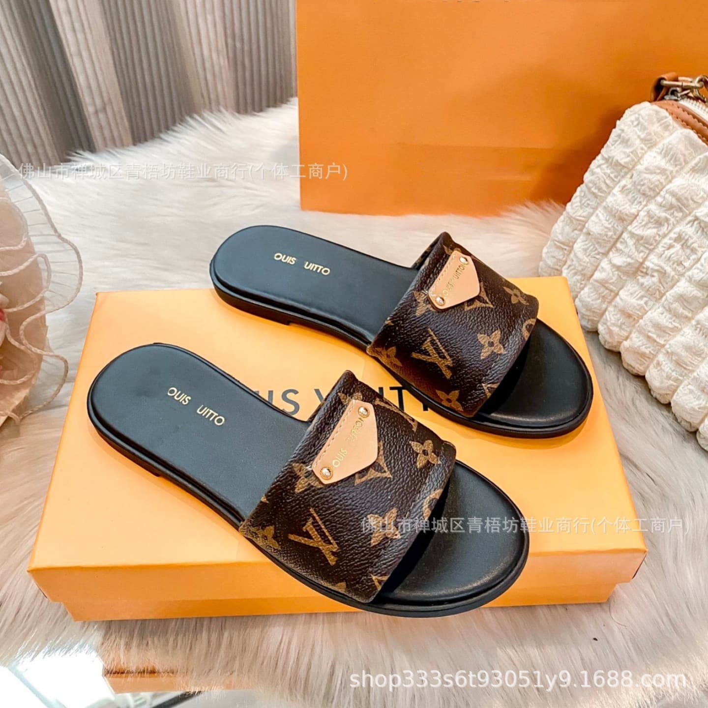 Cross-border Hot Seller 2026 Summer New L Family Cherry Woven Slippers for Women Outdoor Beach Flat One-Band Slippers