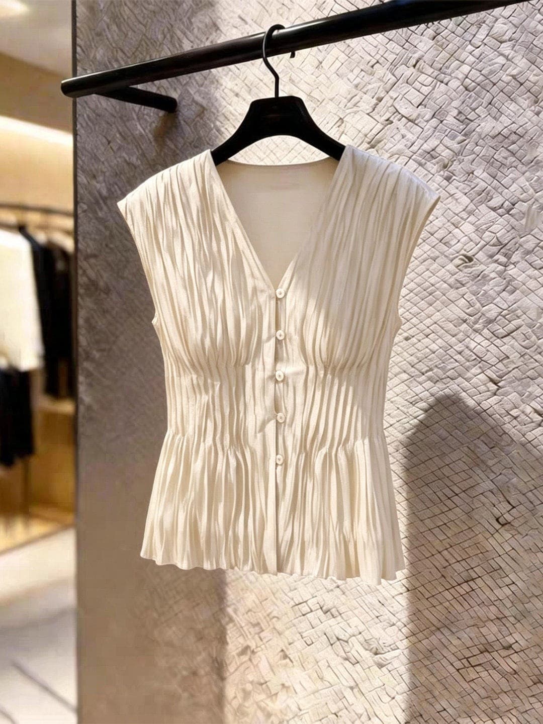 Cream White Commuter Pleated Waist V-Neck Sleeveless Vest 2026 Summer New Fashion Design Sense Top