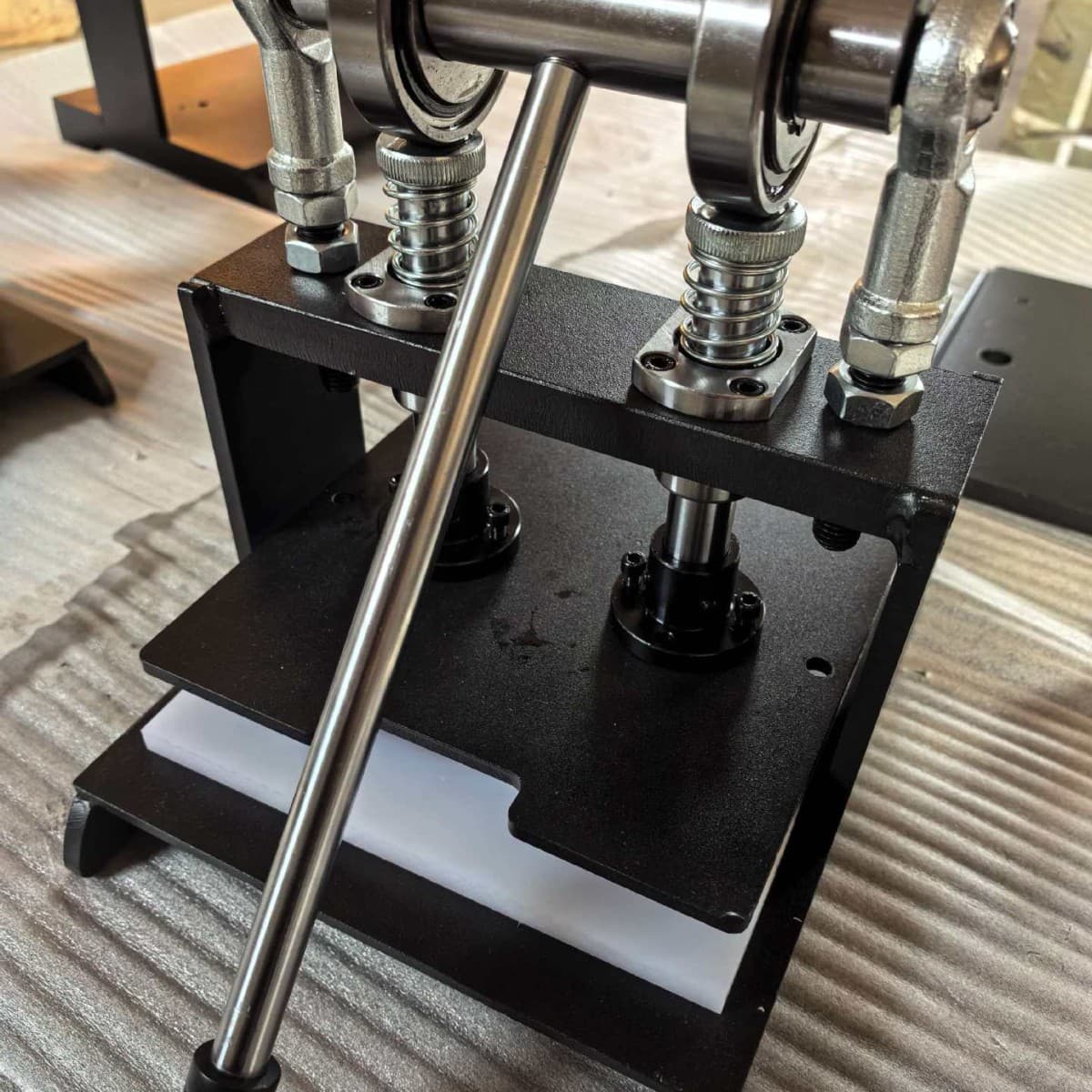 Manual stamping machine die cutting machine small manual cutting leather cutting and blanking machine 20x20cm small cutting machine