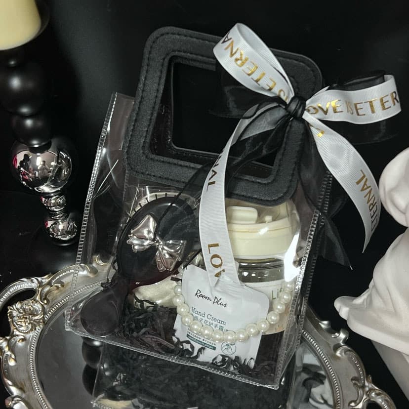 Transparent PVC souvenir handbags in stock, ins gift wedding candy plastic packaging bags, groomsmen and bridesmaid gift bags