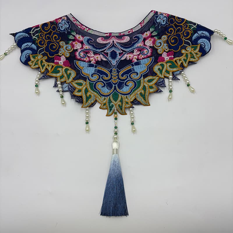 Cloud-collar academic gown for master's and doctoral graduates, photo-ready horse-face skirt top with tassel fringe graduation outfit accessories.