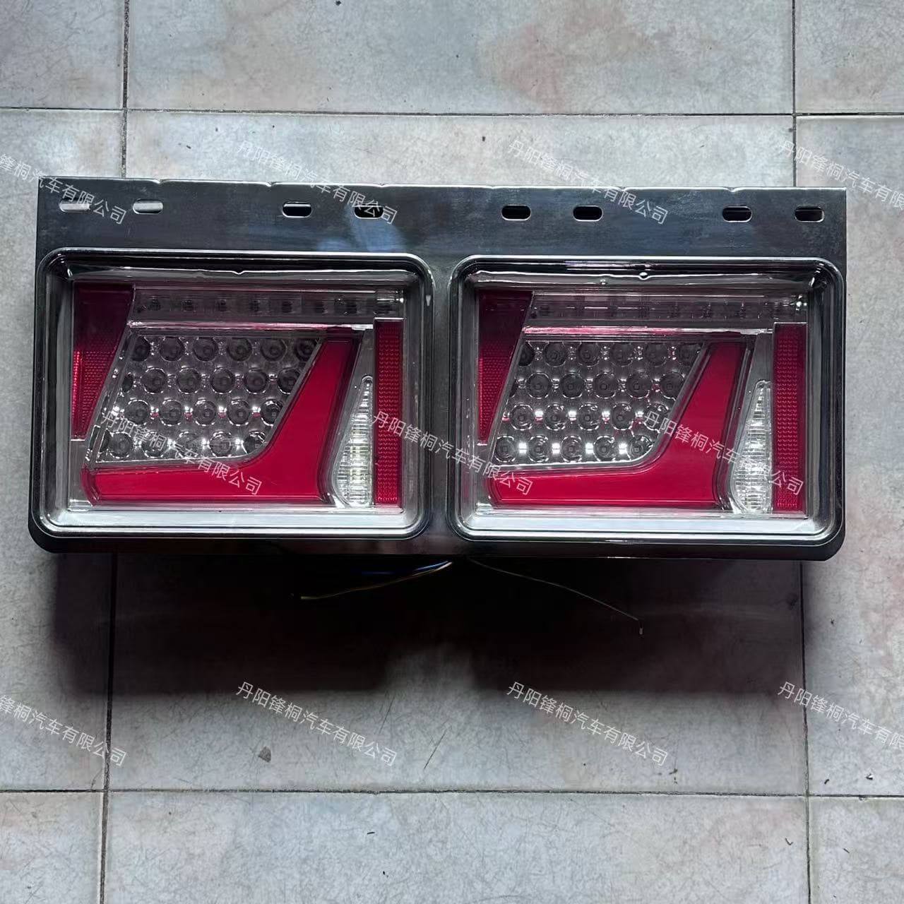 Direct from manufacturer, in-stock supply of two-unit LED sequential tail lights suitable for Japanese trucks, vans, and trailers