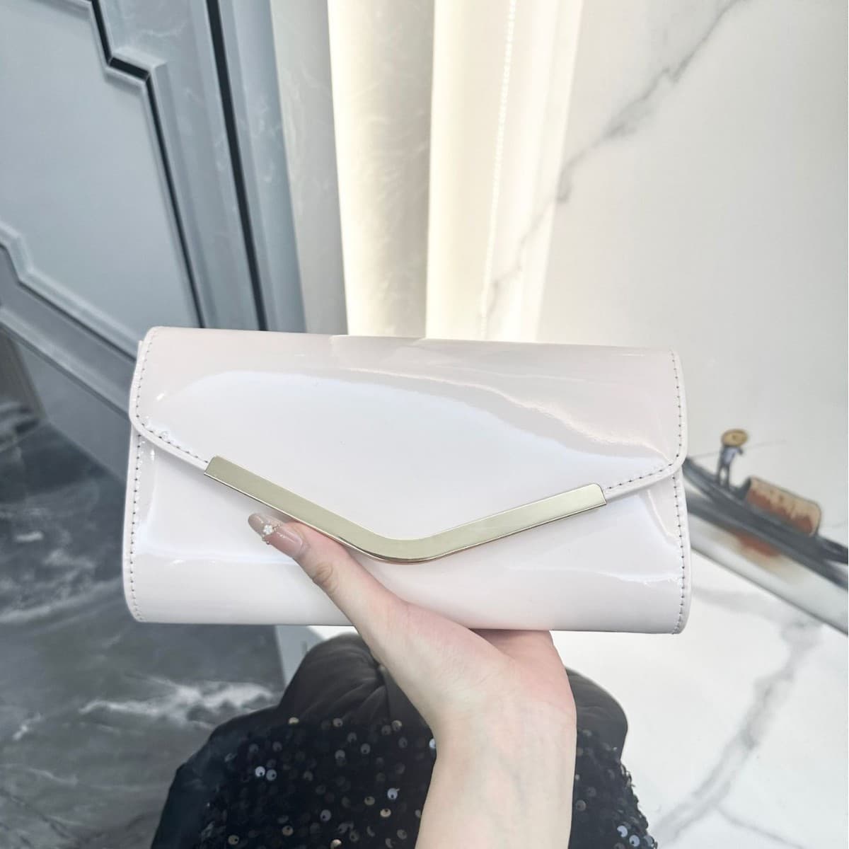V-Shape Metal Trim High-End Social Occasion Clutch Bag Export Best Seller Textured PU Evening Handbag Versatile Women's Bag