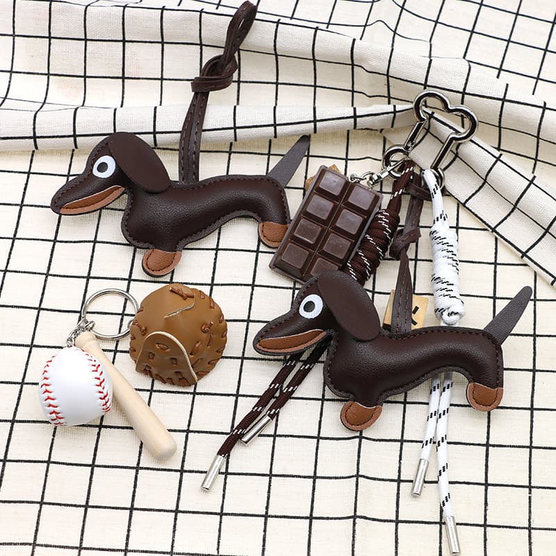 Ins niche Miu-style cartoon dachshund dog bag charm accessory, trendy Korean-style baseball bag pendant chain for girls
