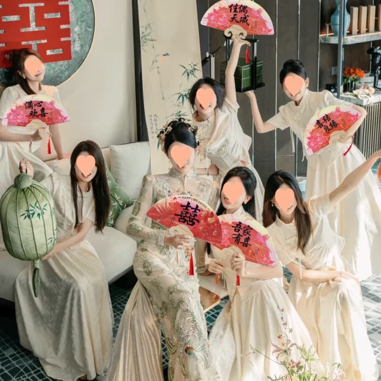 Dressing gown photo props, bride's pick-up game, bridesmaid's fan, wedding bride's Chinese wedding fan, wedding fan