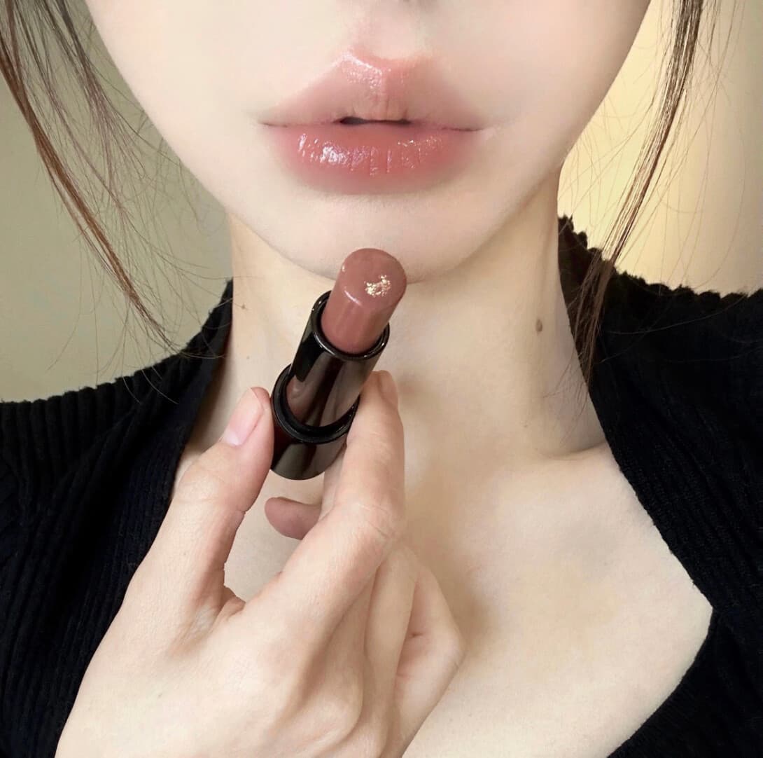 2025 Nude Color Daily Pseudo-Essence Lipstick Suitable for Light Makeup Lipstick Honey Water Glossy Mirror Moisturizing Low Saturation