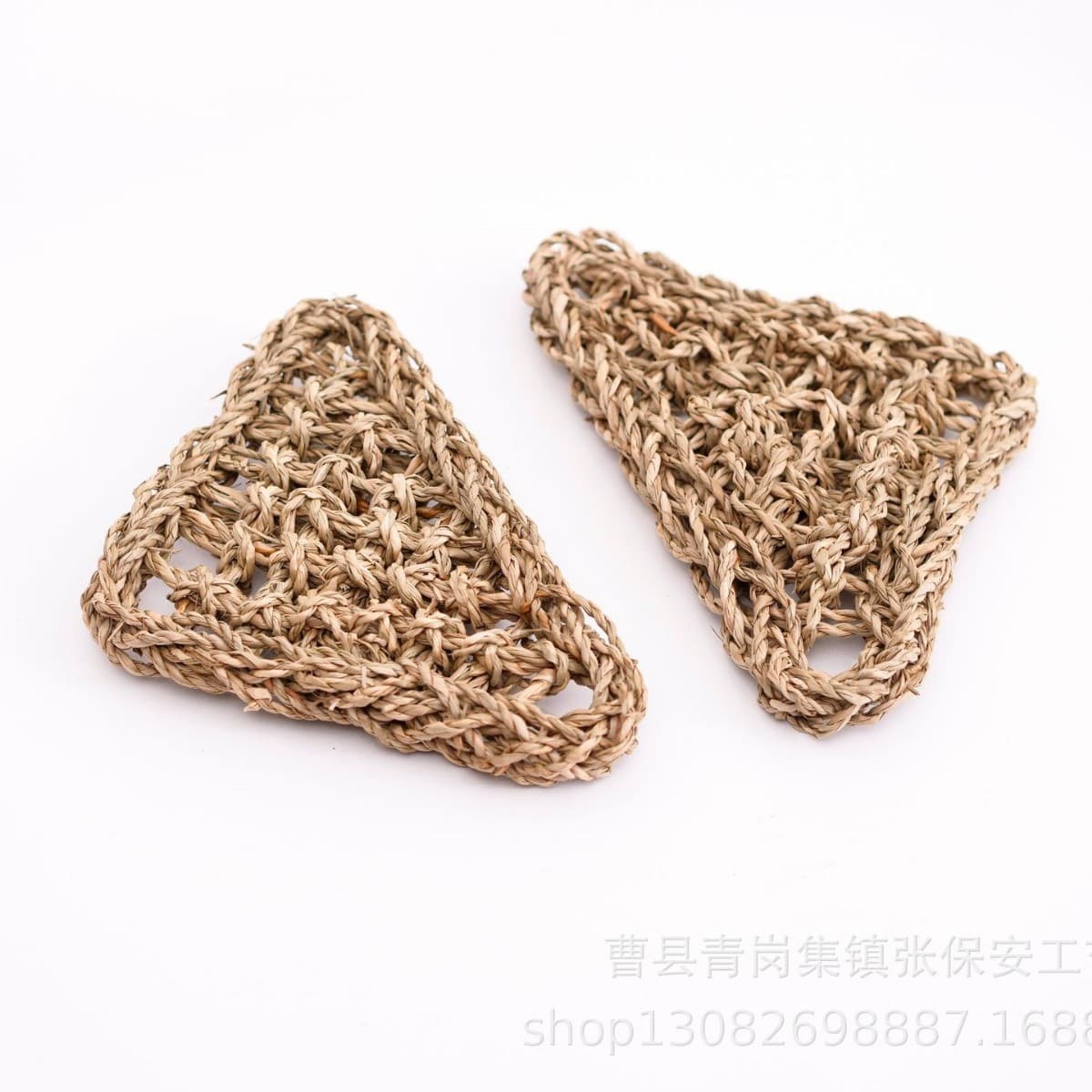 Triangular handmade straw woven mats, exotic pet lizard reptile woven mats, wholesale from manufacturers of hamster chew mats.