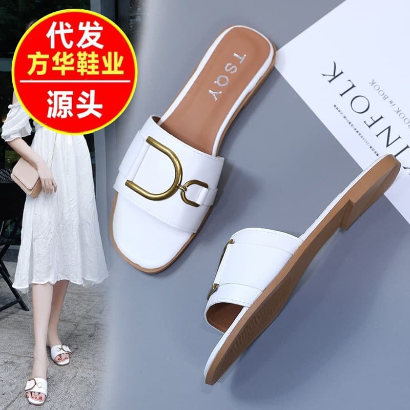 Sweet and Cool Small-Sized Flat Fashion Niche Slip-On Sandals for Women 2026 Summer Outdoor Comfortable Casual Flip-Flops