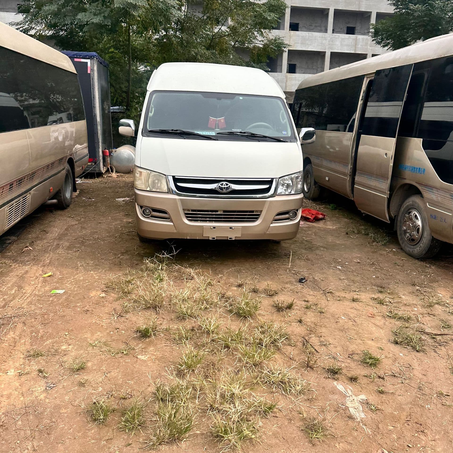 Export Toyota Hiace 14-Seater Premium Luxury Bus Comfortable Seats Luxury Cabin Good Condition
