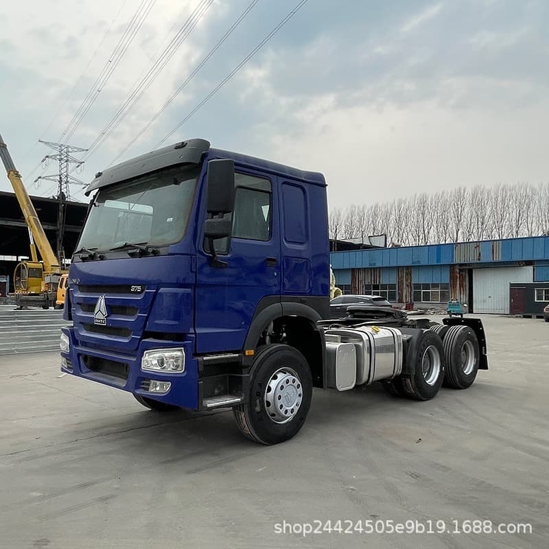 Sinotruk Howo rear eight-wheel tractor, tandem axle semi-trailer head, 375HP cargo transport truck