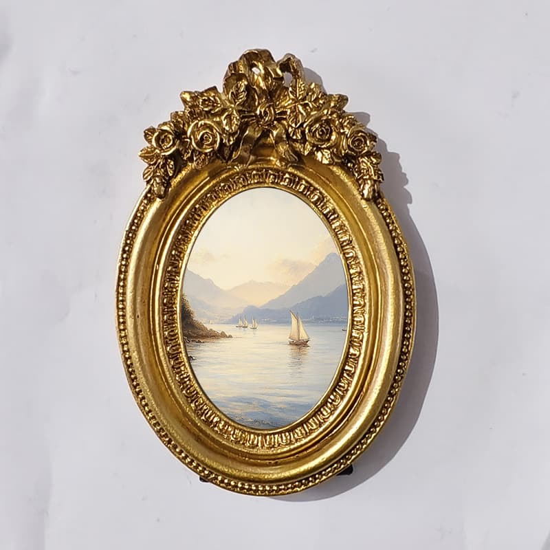European Carved Wall-Mounted Resin Photo Frame Vintage Frame European Carved Wall Photo Wall Combination Frame