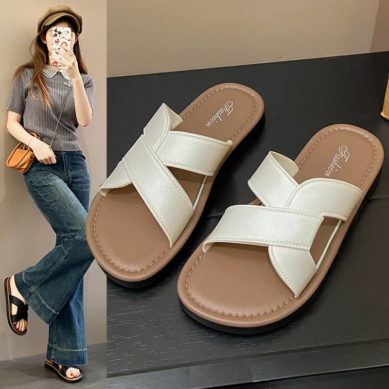 French retro style casual flat slippers for women beach non-slip sandals for women summer outer wear new cross strap slippers