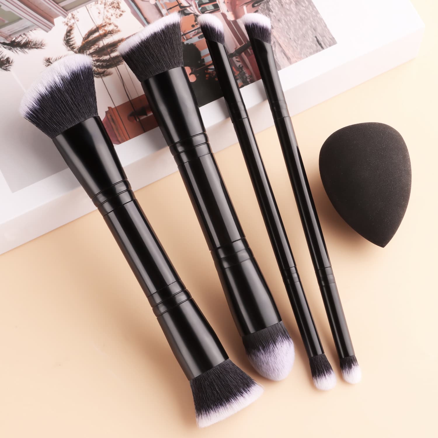 Popular 4-piece double-ended makeup brush set, foundation brush, contouring brush, eye shadow blending brush, concealer brush with beauty egg