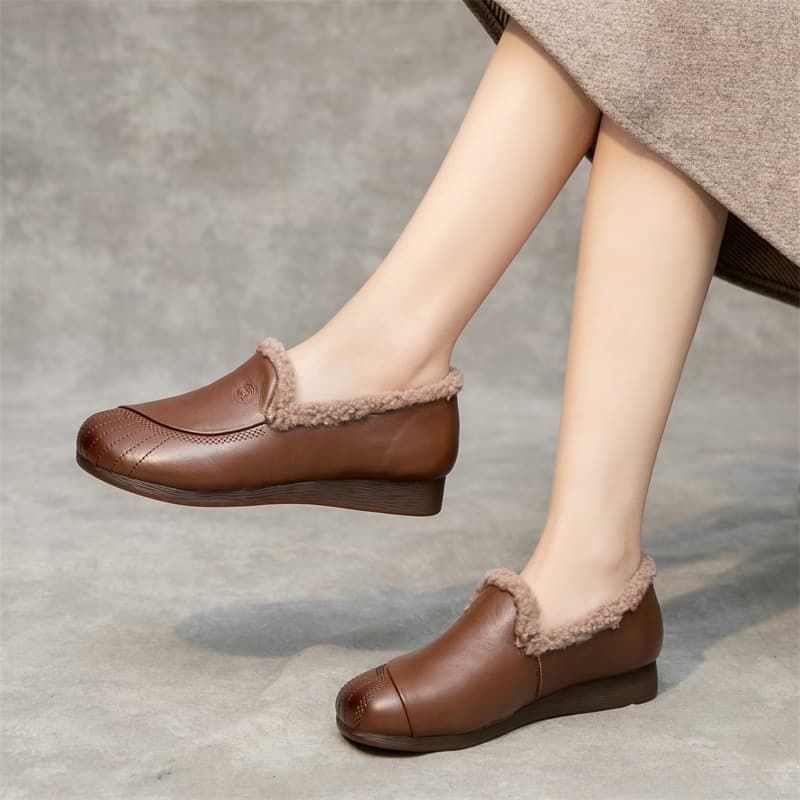 New autumn/winter cotton shoes for middle-aged women, soft sole, comfortable flat genuine leather, fleece-lined, warm single shoes, wool shoes