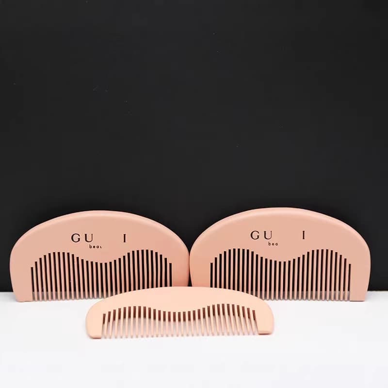 In Stock Gucci Pink Peach Wood Comb LOGO Women's Portable Mini Comb Cute Internet Celebrity Gift Set Comb