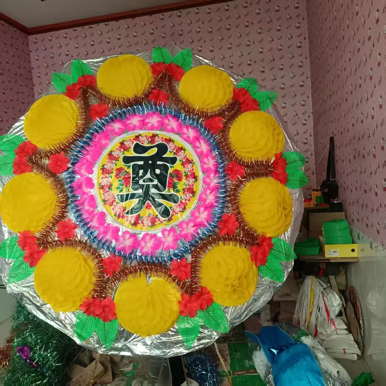 Anrong Paper Flower Factory wholesale 1.8-meter diameter folding plastic paper ball cloth flower baskets and wreaths, white funeral supplies.