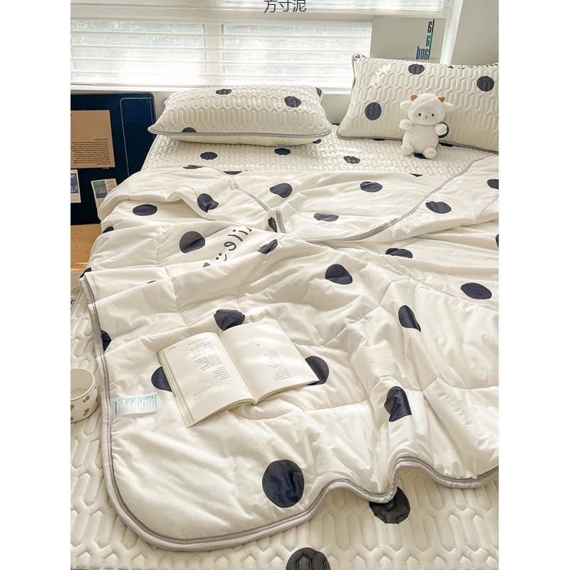 Simple polka dot latex ice silk cooling mat four-piece set, summer air-conditioned soft mat, latex cooling mat three-piece set, washable.