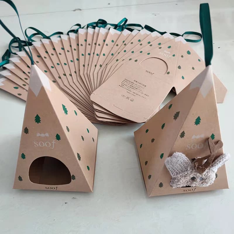 Coral Fleece Christmas Socks Triangular Paper Box Individual Packaging Box Kraft Paper Gift Box Christmas Ball Cake Cup Socks