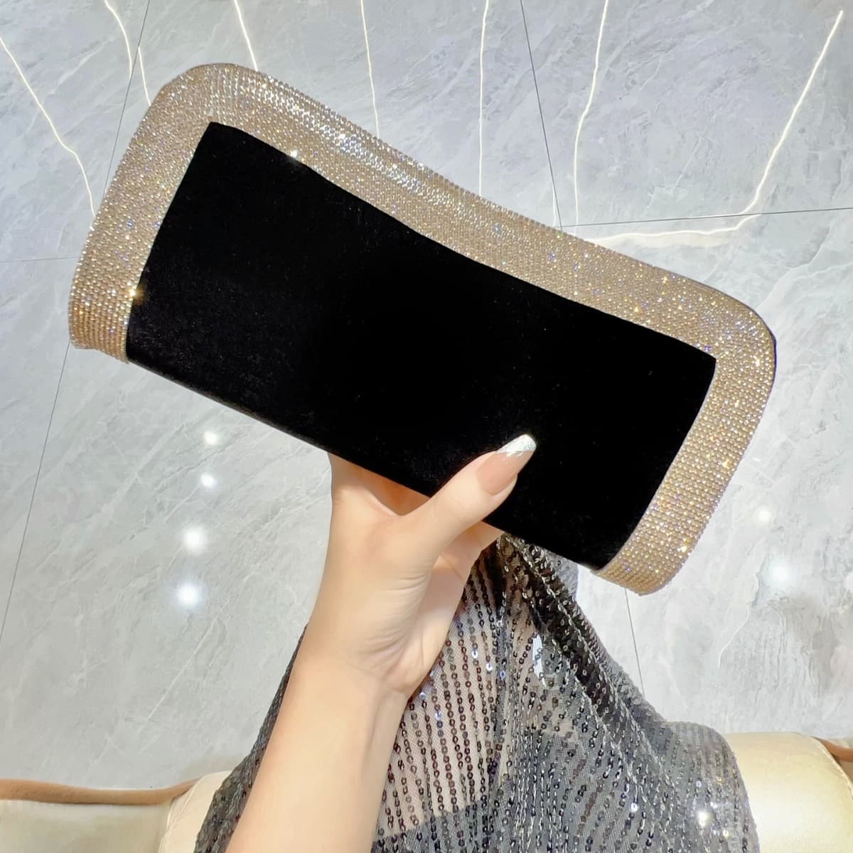 Elegant Casual Crossbody Party Bag Women's Fashion Handbag Shell Shape Diamond Chain City Simple Style Polyester Material