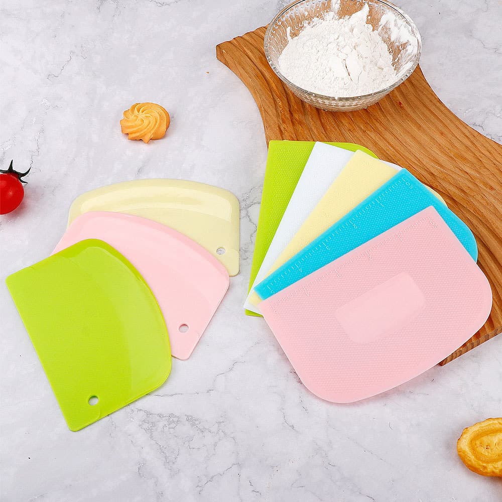 Food-grade plastic graduated dough scraper, household spatula, rice noodle scraper, baking tool