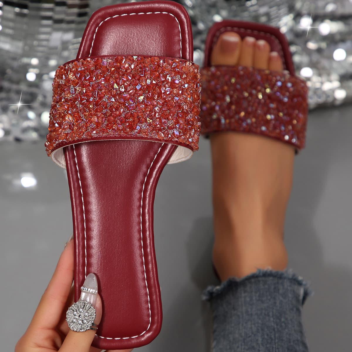 [Cross-border Trade] New Rhinestone Strap Sandals for Summer 2026, Square Toe, Open Toe, Soft Flat Sole, Beach Style