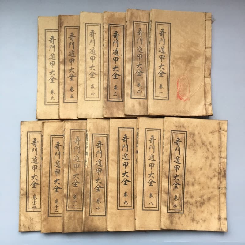 Handwritten manuscripts, antique collections, distressed and antique-style thread-bound books, old books, distressed and antique-style books, film and television props, and ornaments.