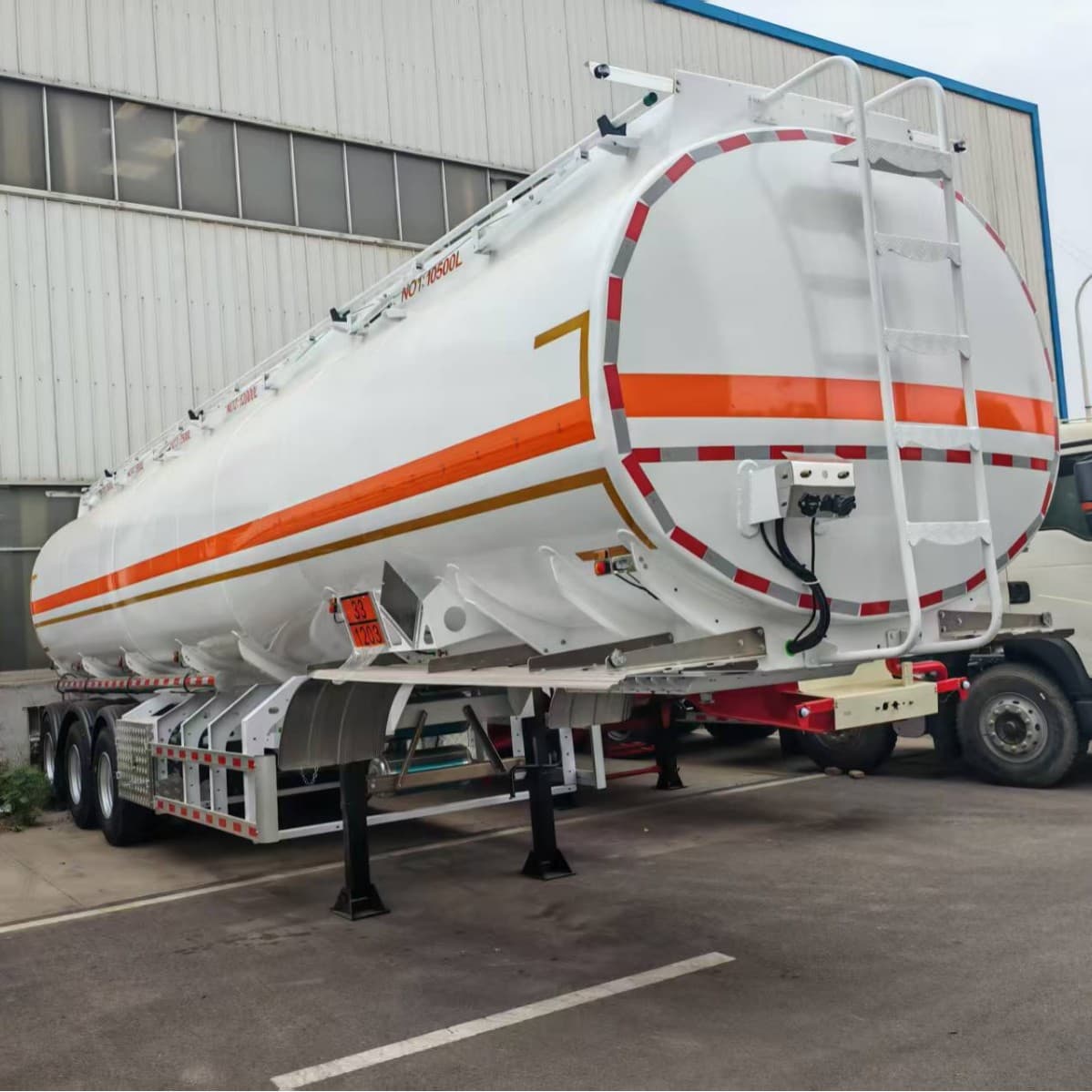 Cross-border Aluminum Alloy Tanker for Liquid Goods Transport, Liquefied Transport Tanker Semi-trailer, Liquid Tank Truck