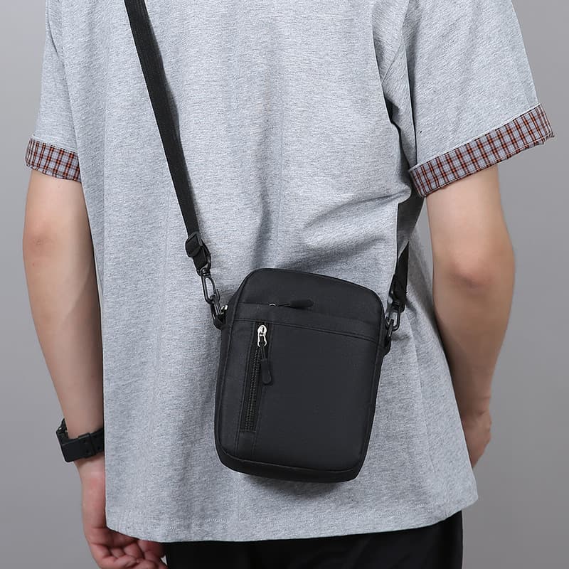 Wholesale Men's Casual Single Shoulder Bag Fashion Water-Resistant Nylon Crossbody Bag Lightweight Simple Business Travel Phone Bag